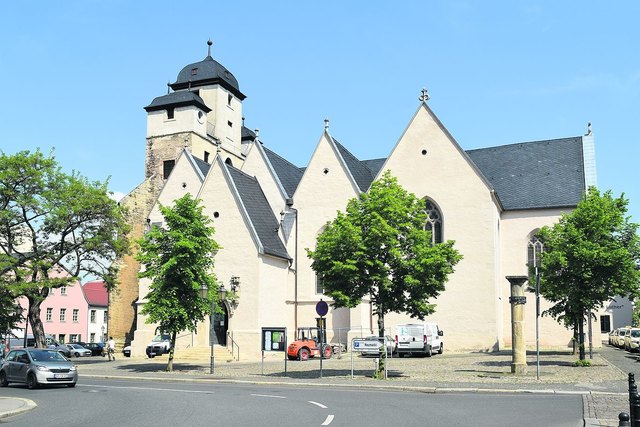 Blick von der Stadt auf St. Michaelis. Die Kirche mit der Gedenkstele zur Erinnerung an Oskar Brüsewitz ist die evangelische Hauptkirche von Zeitz. | Foto: Katja Schmidtke