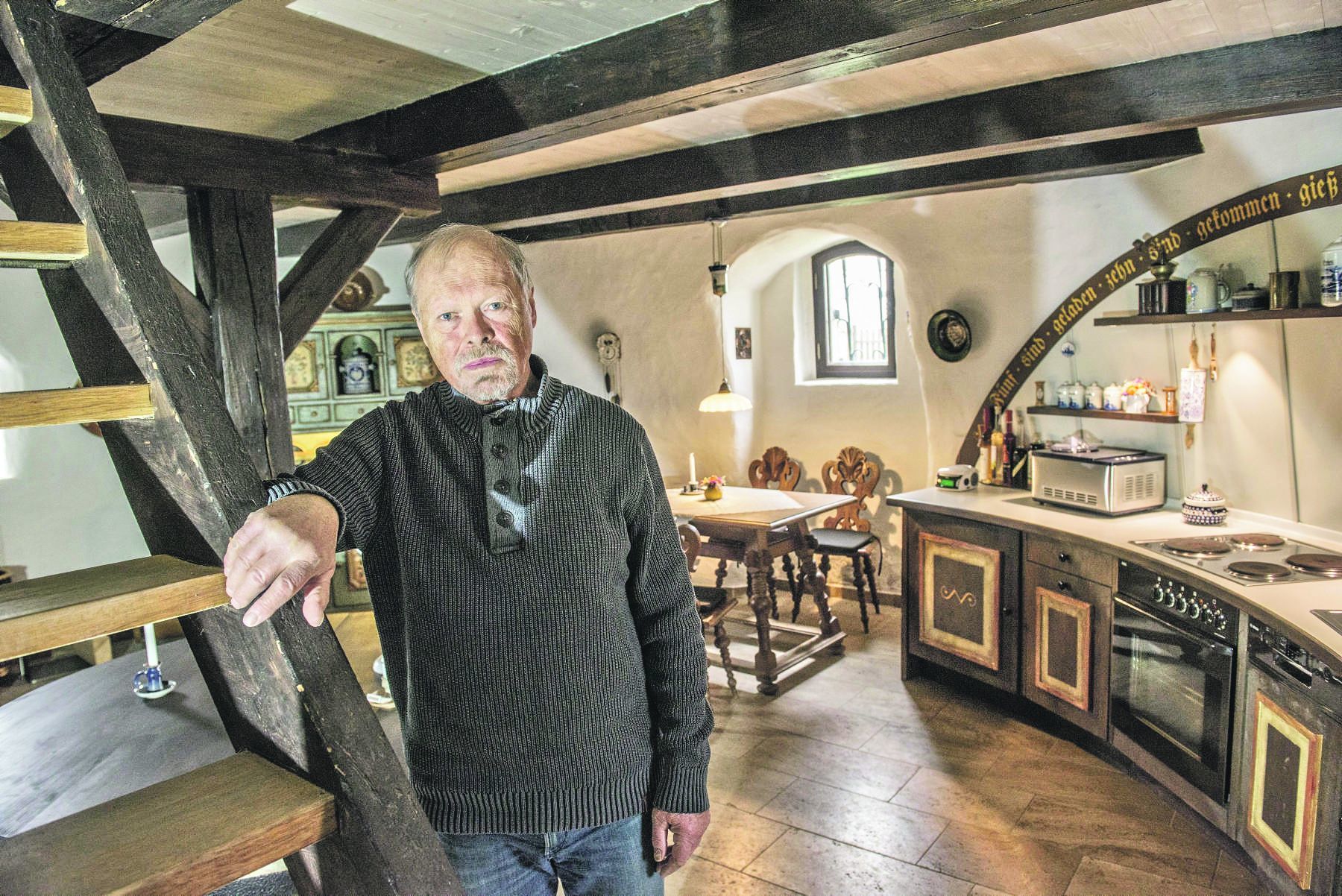 Hausbesuch: Wulf Bennert war schon zu DDR-Zeiten ins Weimarer Land gezogen, wo er die alte Windmühle in Hopfgarten wieder aufgebaut hat.