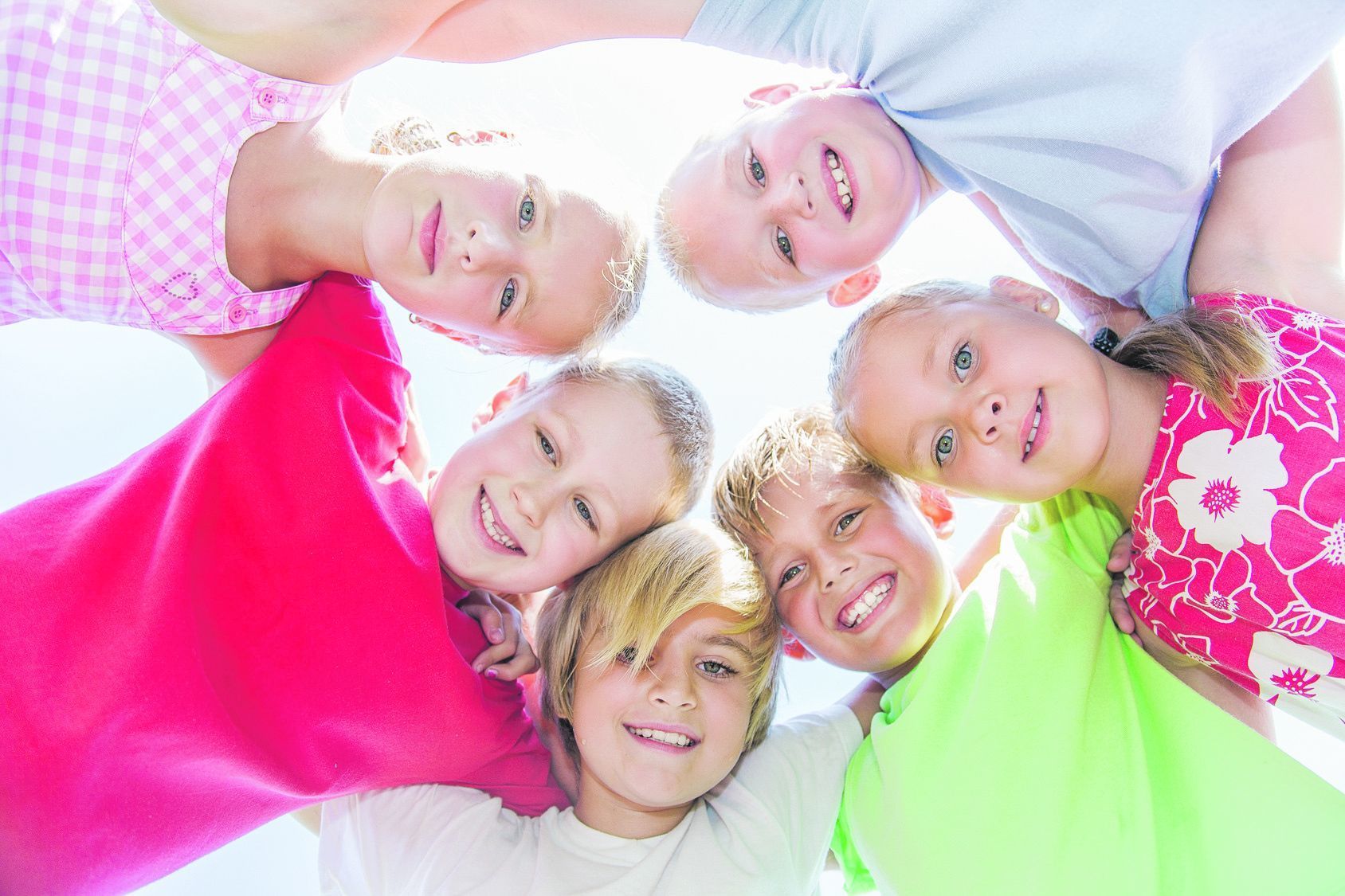 Zusammenhalt: Freunde sind für Kinder ein großer Ansporn – auch in der Schule.