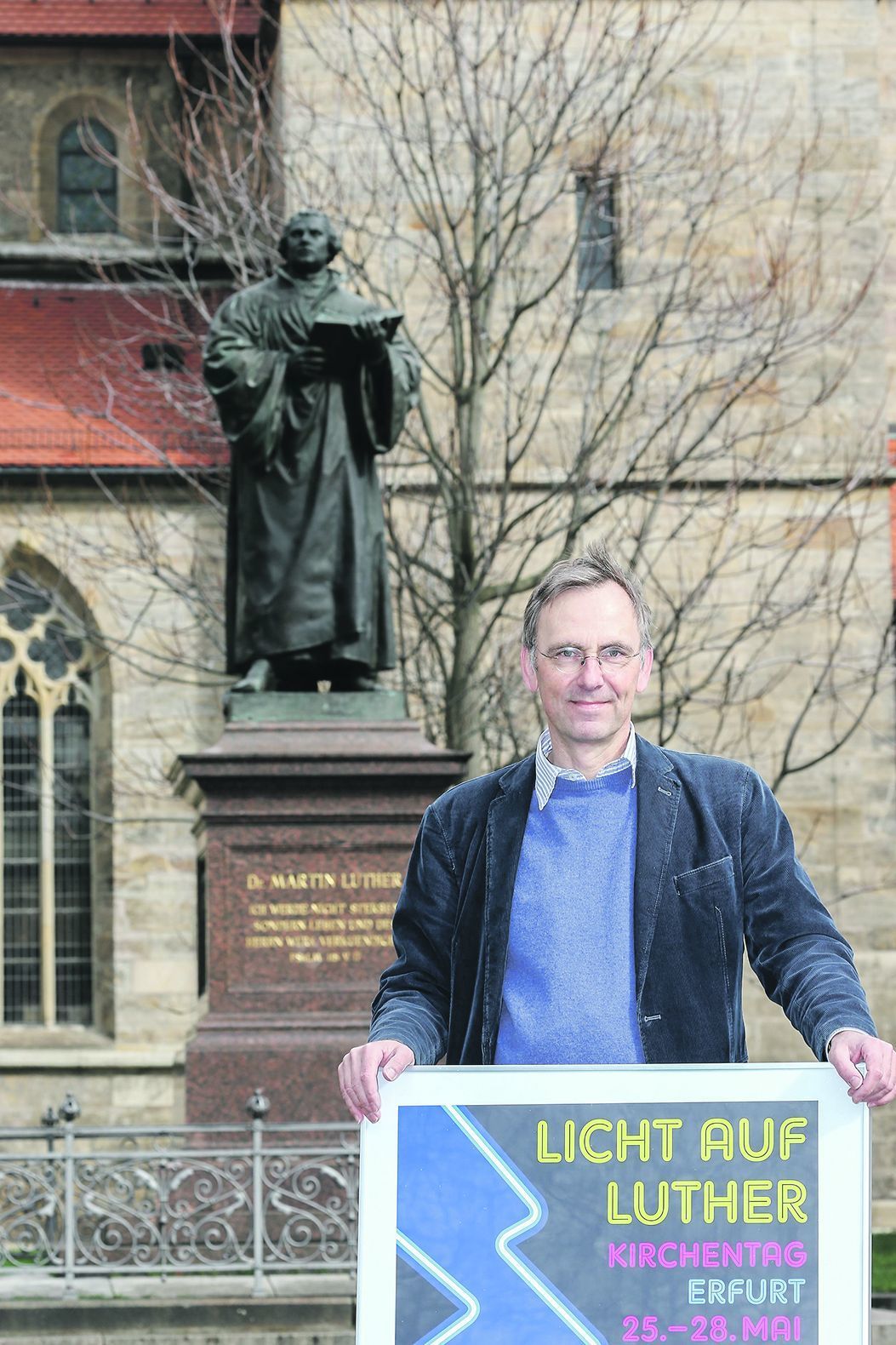 Vor dem Luther-Denkmal am Anger: der Reformationsbeauftragte für Erfurt, Jürgen Reifarth. Er sieht den Kirchentag als große Chance.