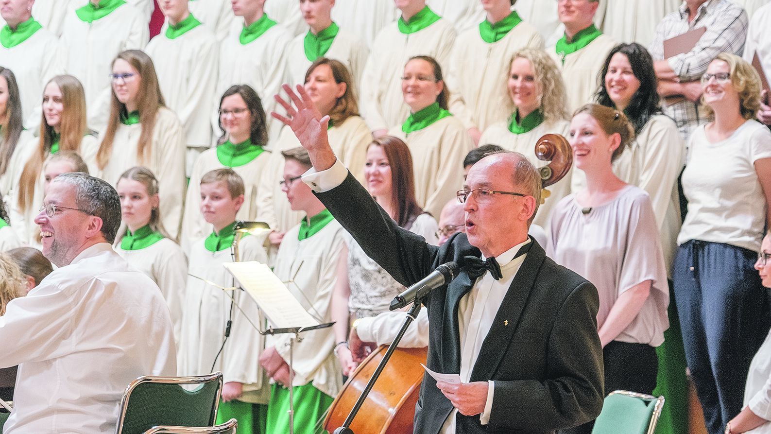 Die Dübener Kurrende: Der scheidende Kirchenmusiker Lothar Jakob (63) aus dem nordsächsischen Bad Düben hinterlässt einen lebendigen Chor.
