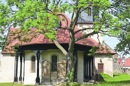 Wenn die Bäume wieder grünen, wird in der Ampfurther Kirche ein Orgelkonzert erklingen.
