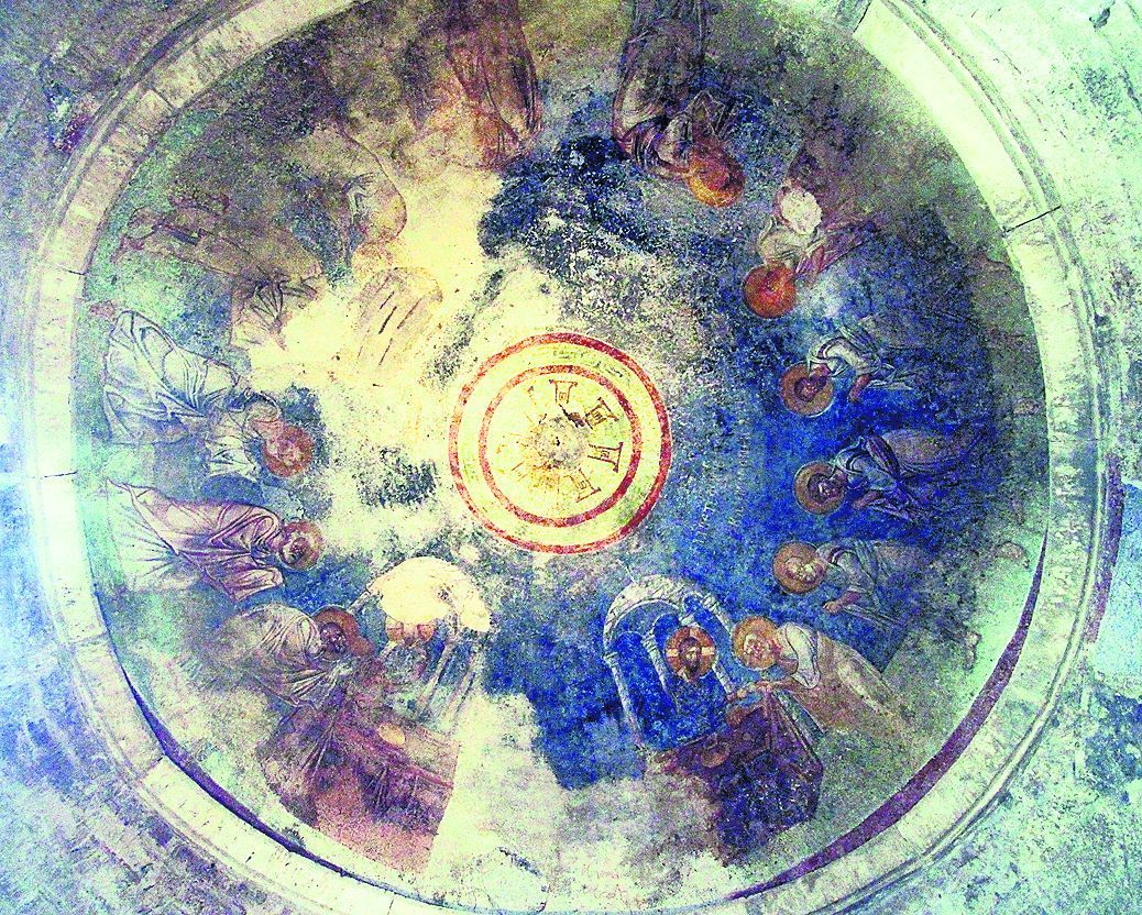 Deckenfresko in der Nikolaus-Kirche in Demre. Bekannt ist die Kirche
vor allem durch die erste Grablegung des heiligen Nikolaus von Myra,
der im 4. Jahrhundert als Bischof wirkte. Er starb um das Jahr 350 an einem
6. Dezember – dem heutigen Nikolaustag. Im Jahr 1087 sollen italienische Kaufleute seine Gebeine aus dem inzwischen islamisch gewordenen Myra geraubt und nach Bari gebracht haben.