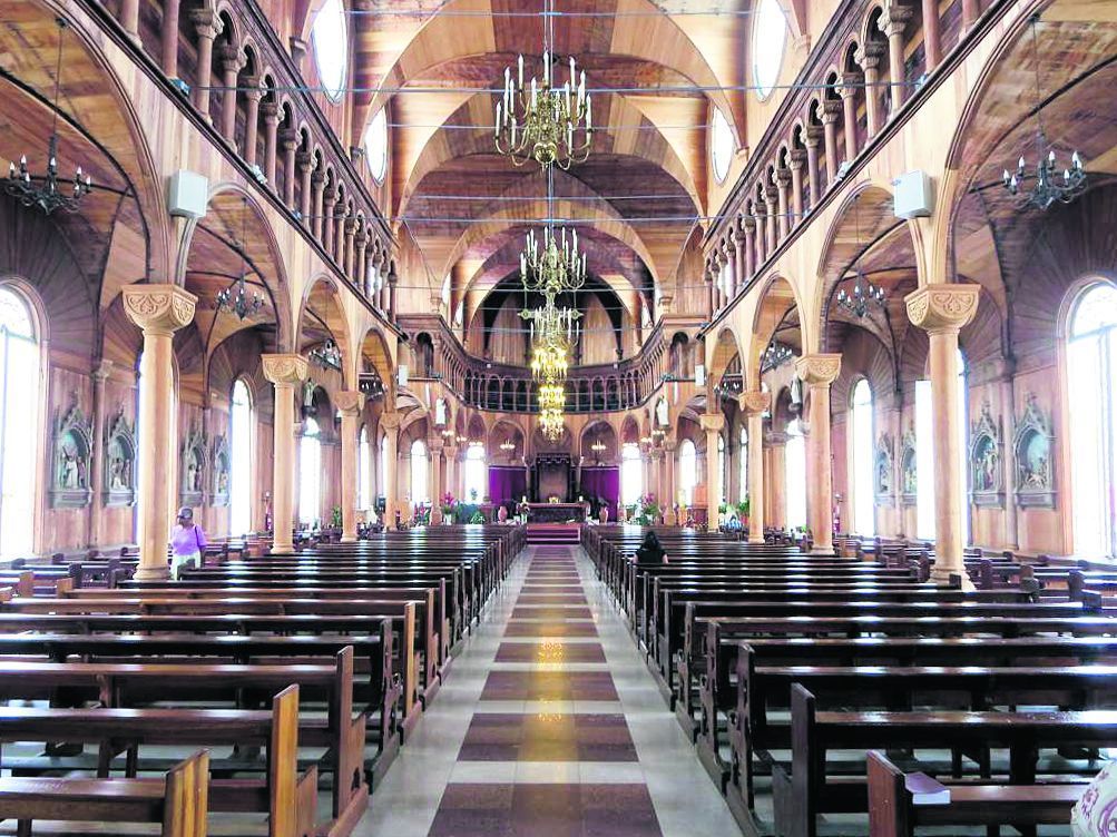 Beeindruckend: Die Kathedrale St. Peter und Paul in Paramaribo gehört zu den größten holzgebauten Kirchen Südamerikas.