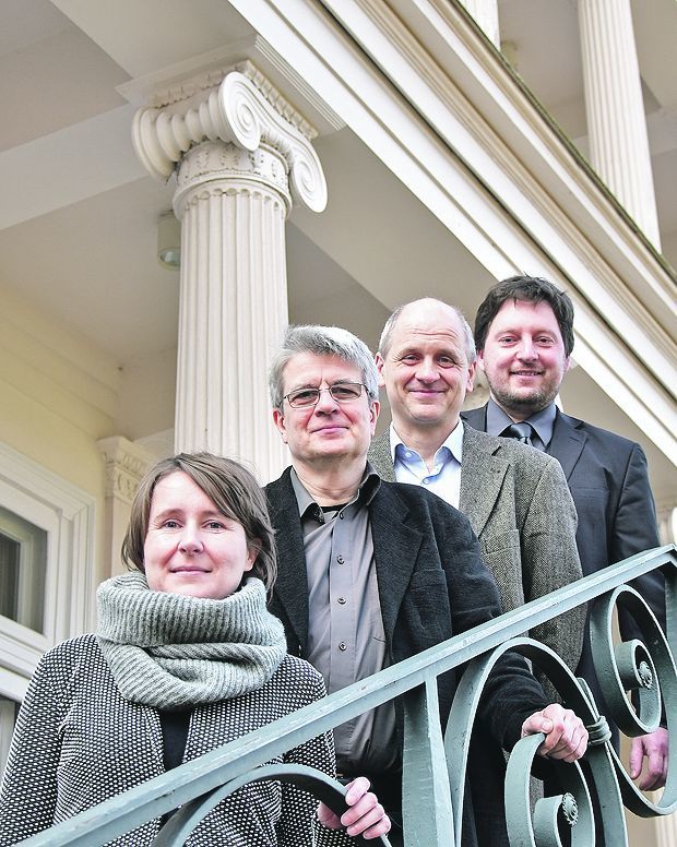 Das Team: Die ersten Magdeburger Schinkel-Musiktage organisieren (v. l.) die Konzertdramaturgin Charlotte Bittner, der Leiter des Gesellschaftshauses, Carsten Gerth, Kirchenmusikdirektor Michael Scholl und Pfarrer Joachim Möcker