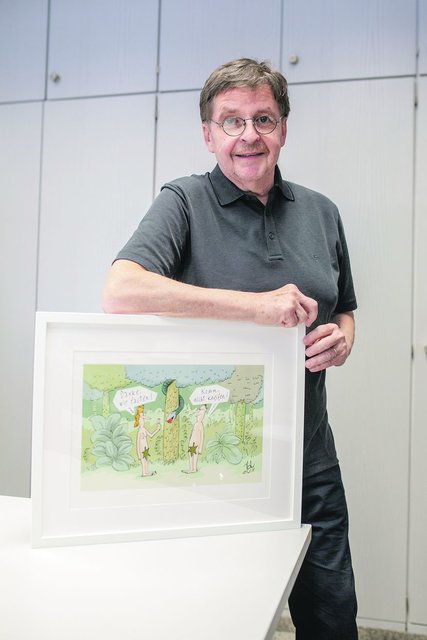 Der Mann im Hintergrund
Die Karikaturen des Zeichners NEL haben eine große Fangemeinde. Bei der Eröffnungsfeier konnten die Gäste Ioan Cozacu kennenlernen und mit ihm über seine Arbeit diskutieren. | Foto: Paul-Philipp Braun