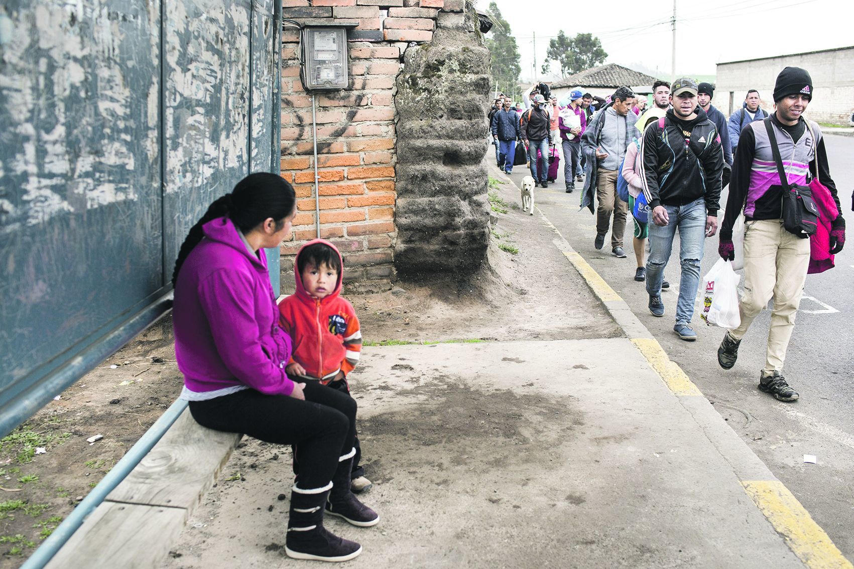 Perspektivlosigkeit in der Heimat: Mehr als 2,3 Millionen Venezolaner sind nach UN-Angaben bereits ins Ausland geflohen. Das entspricht mehr als sieben Prozent der Gesamtbevölkerung. Experten sprechen von der größten Fluchtbewegung in Lateinamerika seit mehr als 50 Jahren. Die meisten von ihnen flohen in die Nachbarländer
Kolumbien oder Ecuador, aber auch weiter weg wie nach Chile oder sogar Spanien.