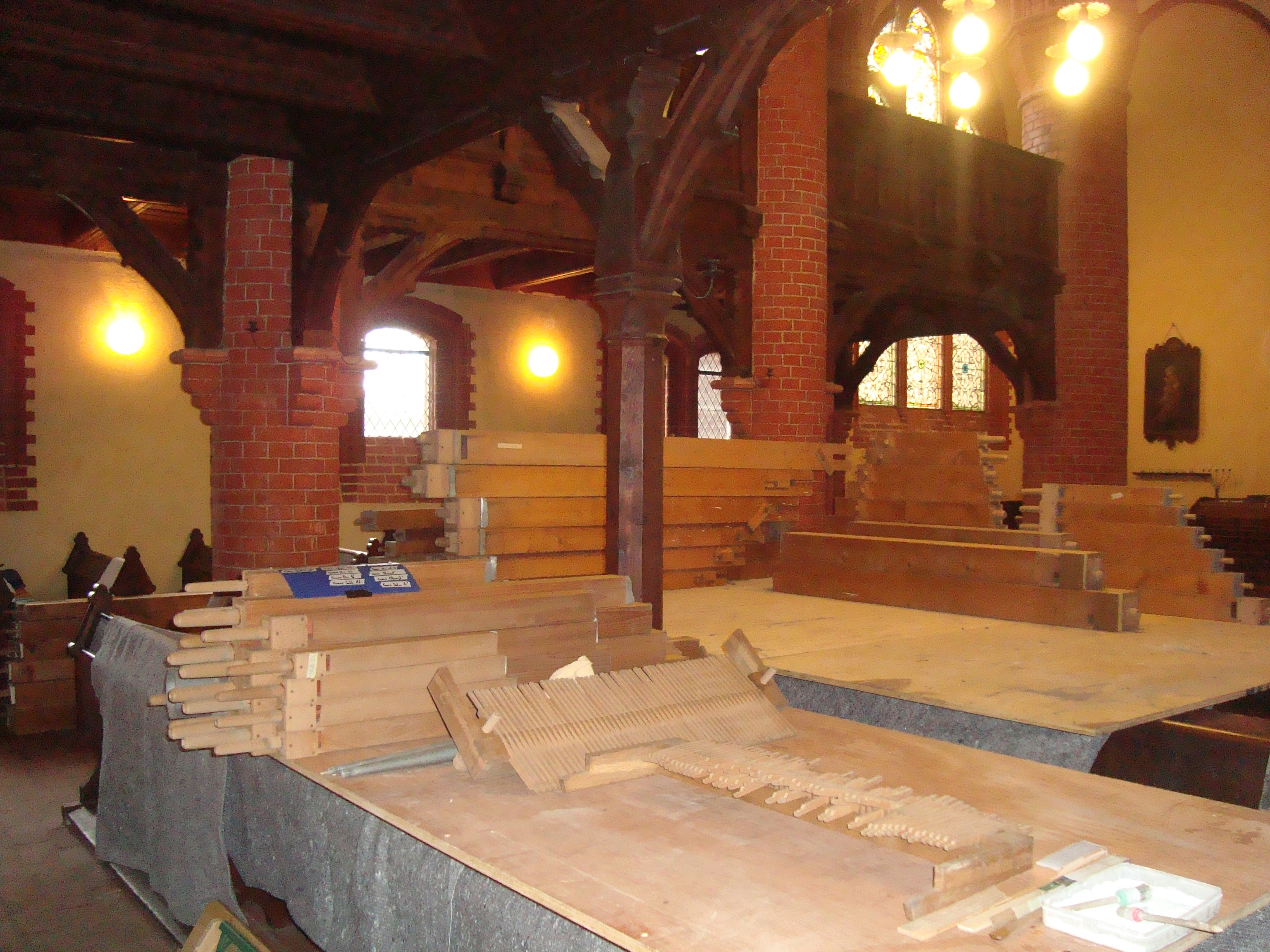 Bis zum 17. November werden auch diese Pfeifen ihren Platz in der Reubke-Orgel in Görsbach gefunden haben.