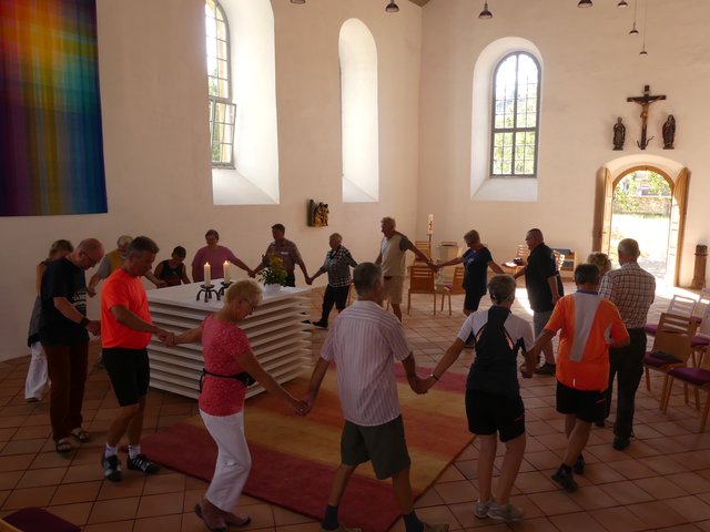 Radpilgern nach Elende mit einer Pilgerstation in der frisch sanierten St. Nicolai-Kirche in Niedergebra, samt mittelalterlichem Rundtanz zur Einstimmung. | Foto: Regina Englert