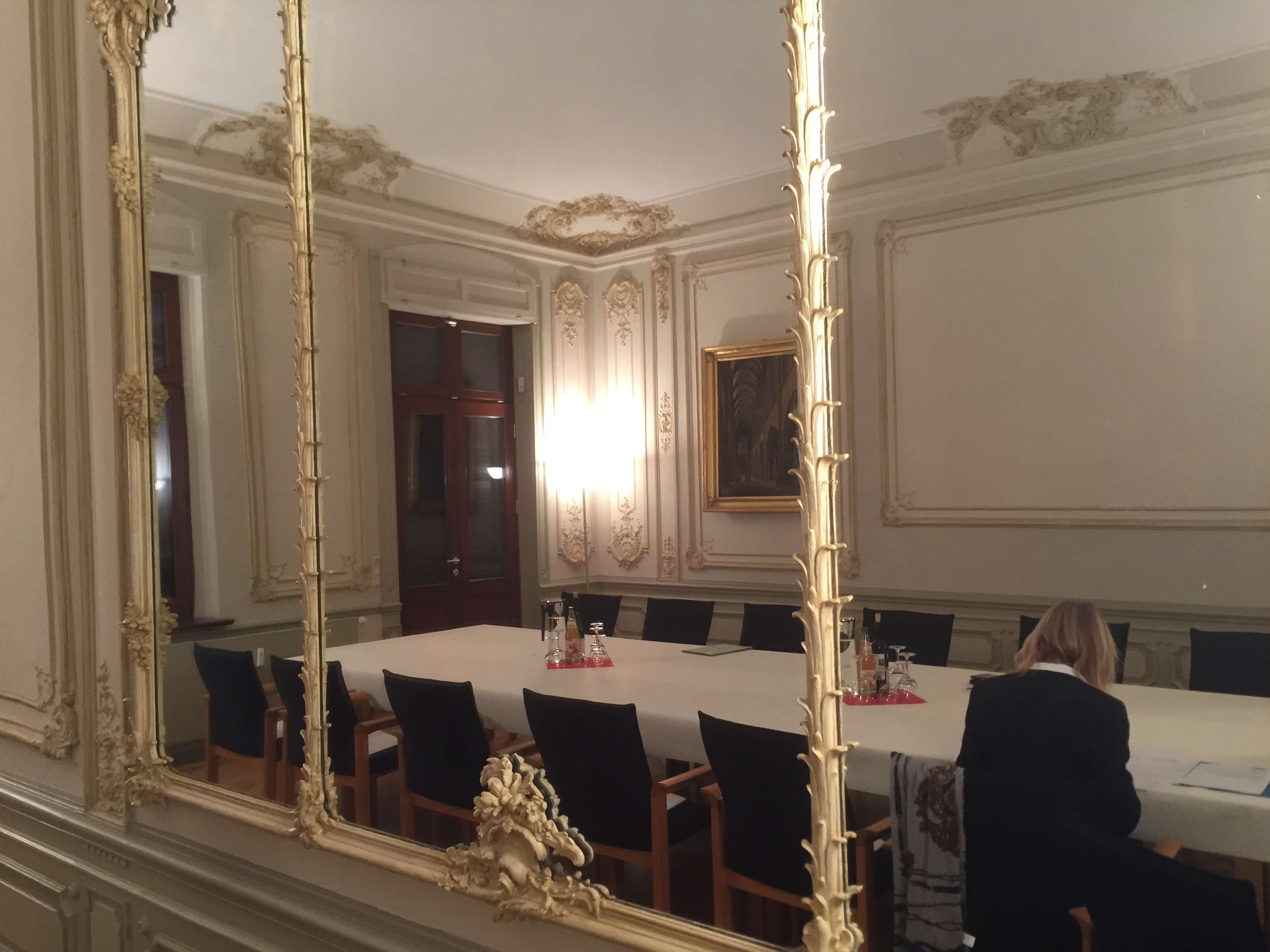 Spiegelsaal in der Hegelstrasse, dem Bischofssitz in Magdeburg am Dom