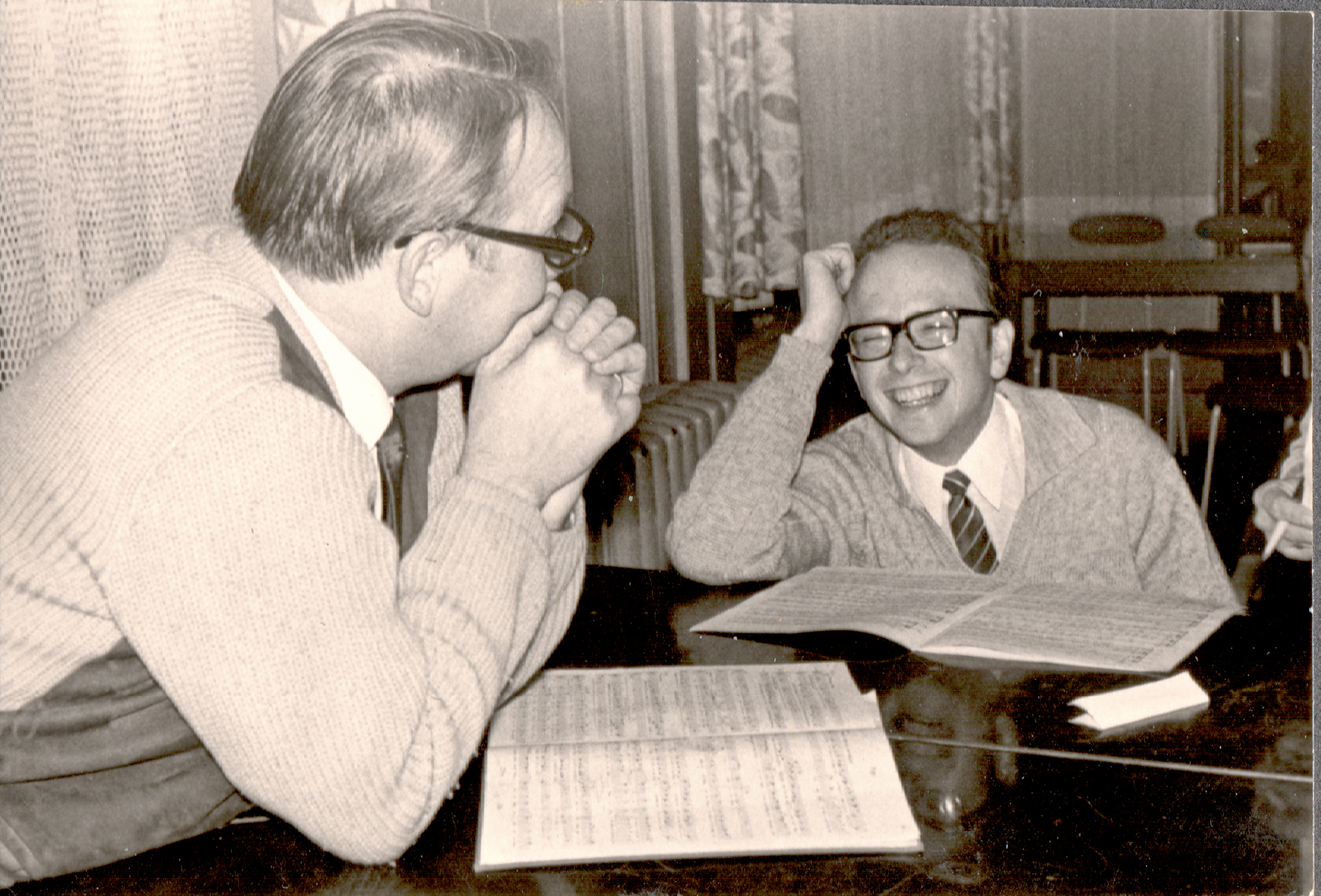 Christfried Brödel, geboren 1947 in Elsterberg, studierte zunächst Mathematik in Leipzig. Musikalisch prägte ihn in dieser Zeit Thomaskantor Hans-Joachim Rotzsch (links) .
Da ihm eine akademische Laufbahn als Mathematiker aus politischen Gründen verwehrt wurde, wechselte Brödel 1984 als Kirchenmusiker zur Landeskirche Sachsen, wo er zunächst als Landessingwart und später als Direktor an der Kirchenmusikschule Dresden arbeitete. Seit 1981 leitet er die »Meißner Kantorei«.