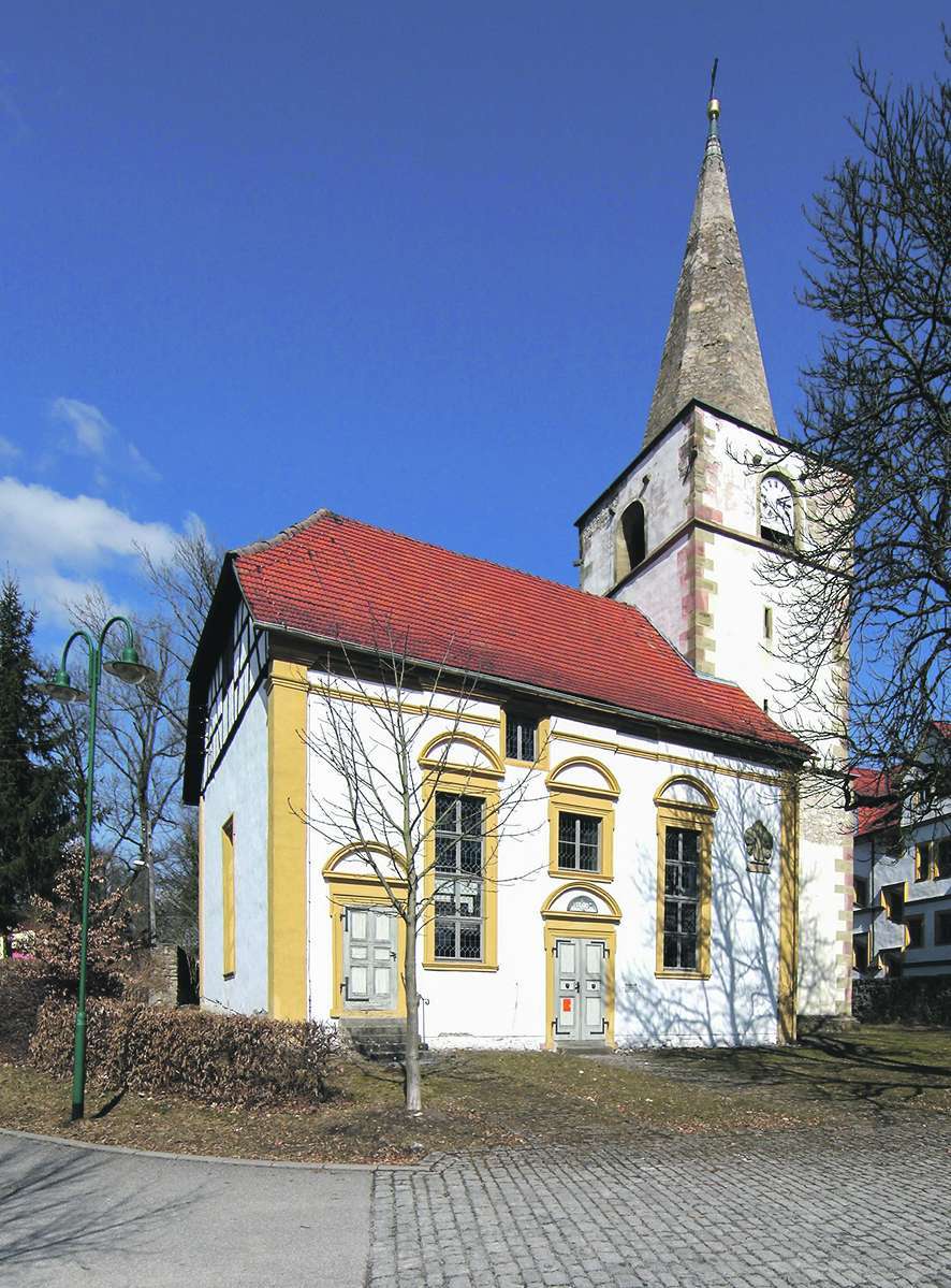 Barockes Kleinod: Die Dorfkirche St. Mauritius befindet sich in direkter Nachbarschaft zum Marisfelder Schloss.