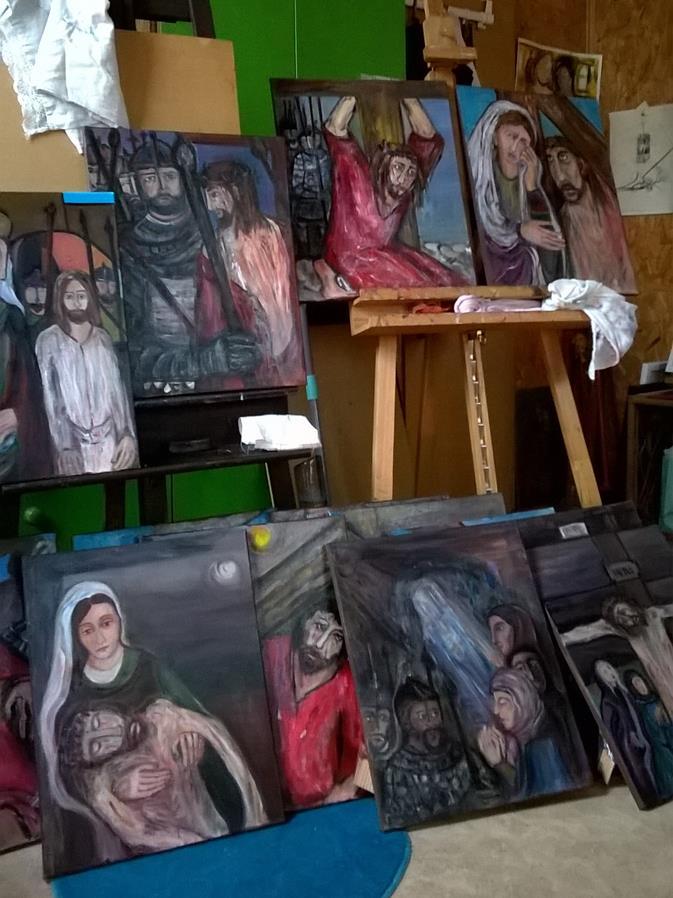 Die 14 Stationen des Kreuzweges gemalt von Renate Aurin aus Bleicherode.