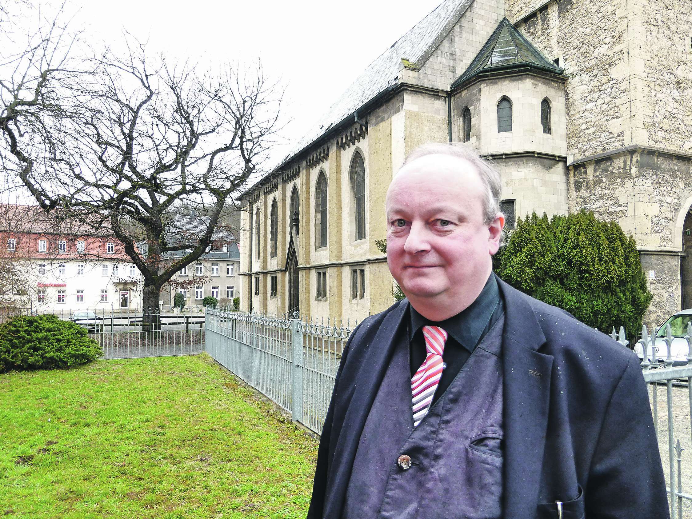 Ein Mann des Wortes: Pfarrer Michael Greßler hält nichts davon, an der Verkündigung zu sparen. Dass es in manchen Gemeinden nur noch alle vier Wochen einen Gottesdienst gibt, sagt er, schmerze ihn.