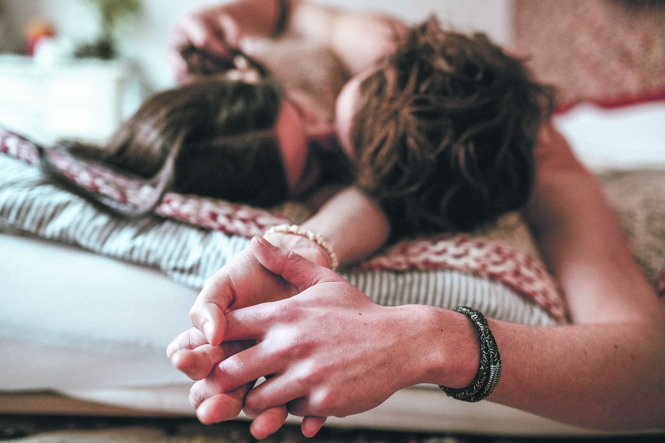Lobpreis auf die erotische Liebe: »Er küsse mich mit dem Kusse seines Mundes; denn deine Liebe ist köstlicher als Wein« (Hohelied 1,1).