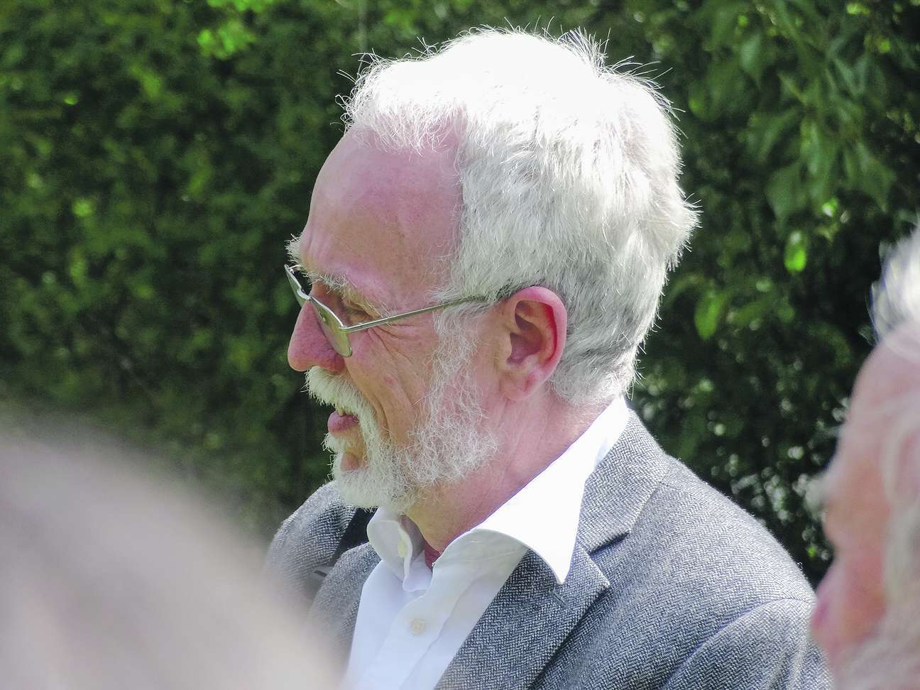Pfarrer i. R. Dietrich Bungeroth bei einer Führung auf dem Toleranzweg durch Wörlitz