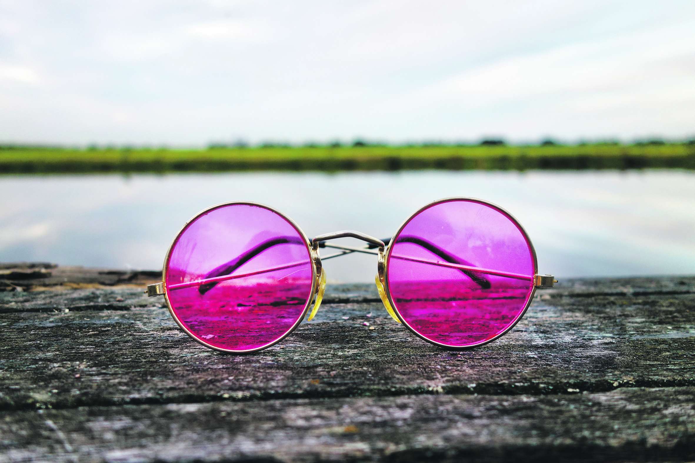Rosarote Brille: Das subjektive Empfinden schlägt uns manchmal ein Schnippchen. Die Fakten sprechen mitunter eine andere Sprache. Das Leben ist Veränderung. Nichts bleibt, wie es ist. Das kann auch eine Chance sein.