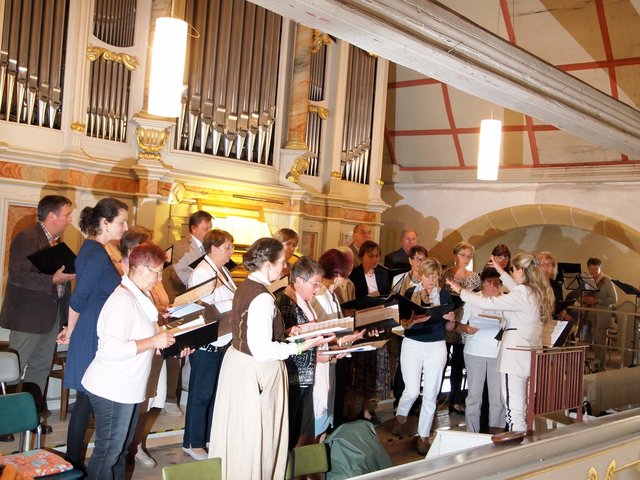 Der Bleicheröder Chor vor der restaurierten Knauf-Orgel. | Foto: Regina Englert