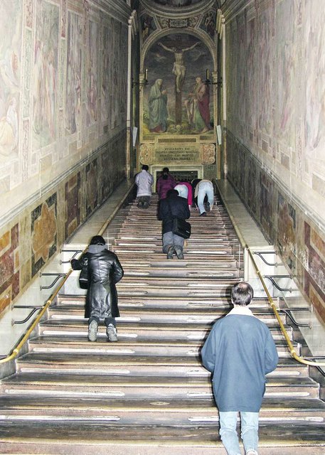 Die »Heilige Stiege« (Scala Santa) in Rom | Foto: churchphoto.de/Gunther Klenck