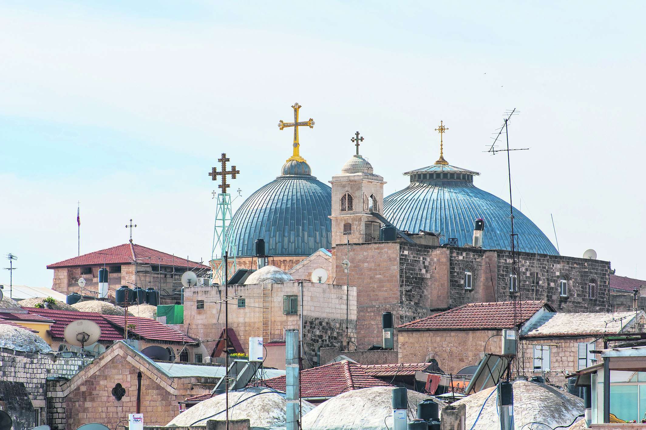 Über dem Golgatha-Felsen: Die Grabeskirche in der Jerusalemer Altstadt überwölbt mit ihren beiden Kuppeln den Ort der Kreuzigung und der Auferstehung Jesu.
