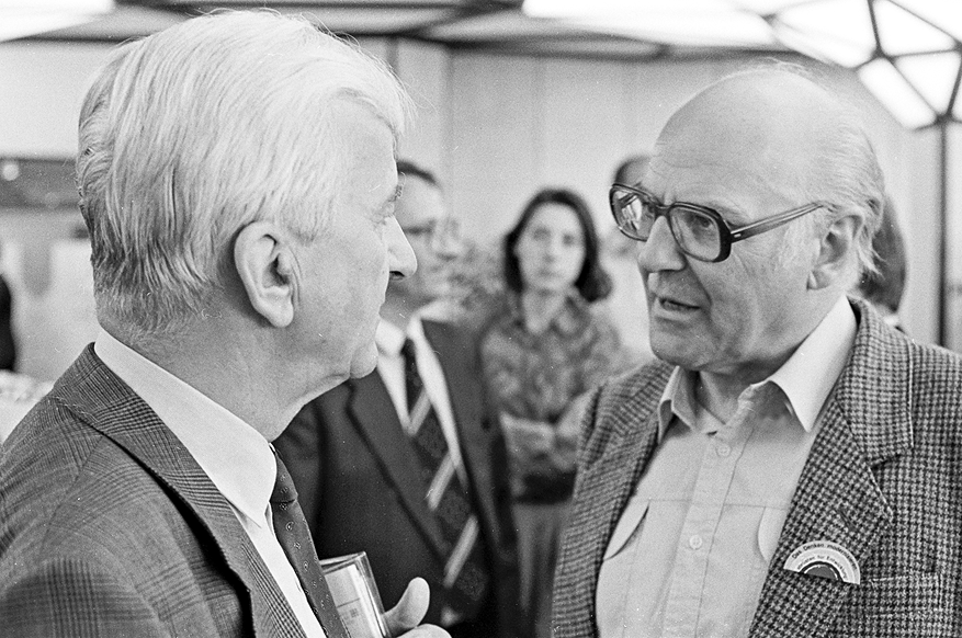 Propst Heino Falcke 1989 mit dem Bundespräsidenten Richard von Weizsäcker (l.) beim Kirchentag in Berlin (West)