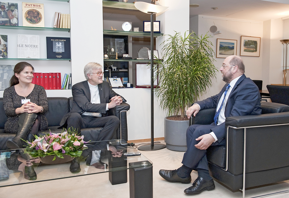 Gespräche in Brüssel 2014: Katrin Hatzinger (v. l.), Heinrich Bedford-Strohm und der damalige EU-Parlamentspräsident Martin Schulz.