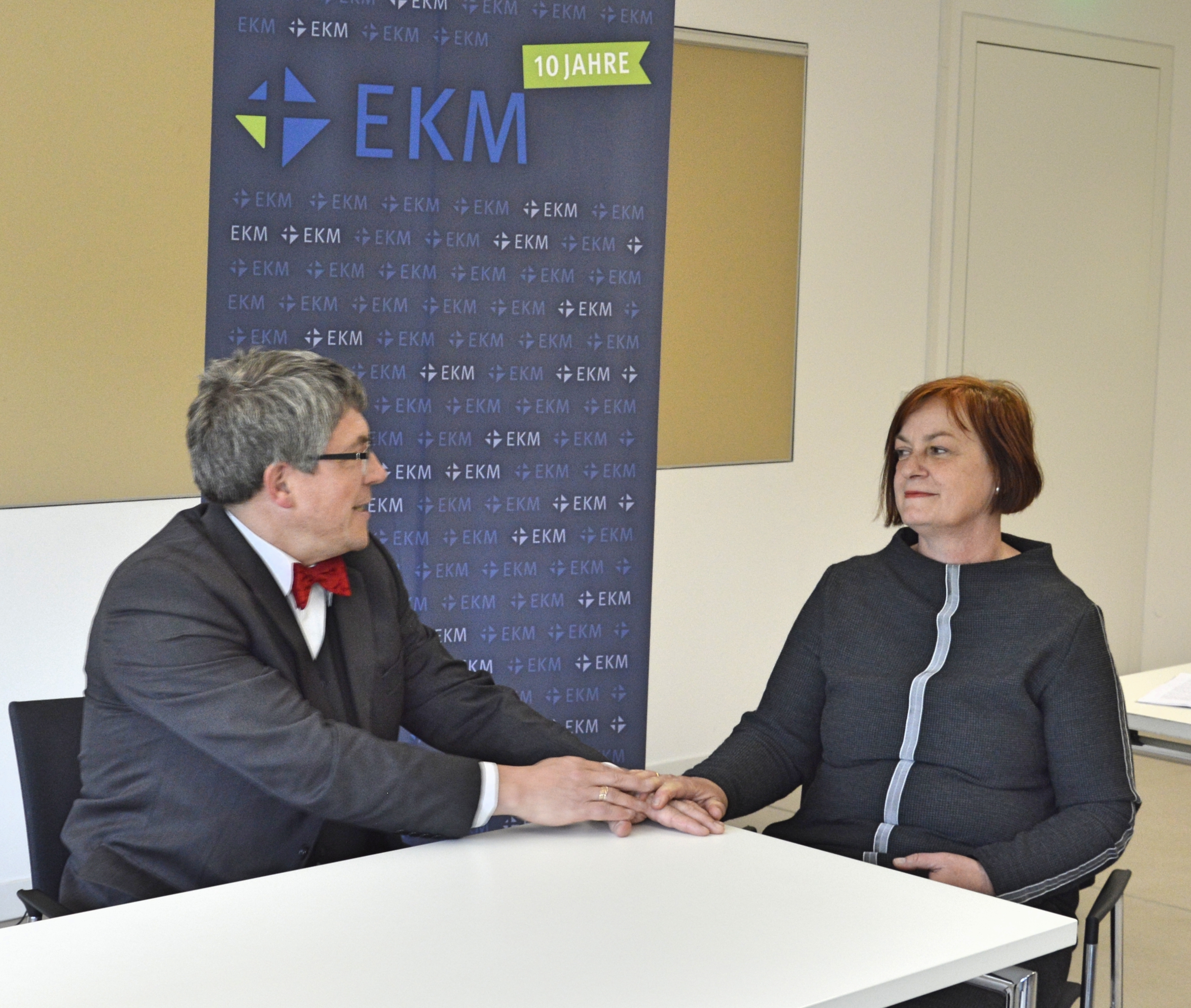 Das Ehepaar Sabine und Friedrich Kramer während des Gesprächs mit der Kirchenzeitung im Kloster Drübeck.