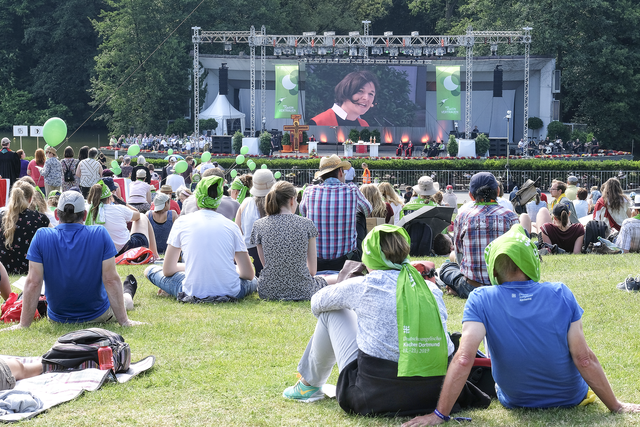 Die Altenburger Superintendentin Kristin Jahn predigte beim Familiengottesdienst im Westfalenpark, während nebenan im Fussballstadion von Borussia Dortmund der Abschlussgottesdienst gefeiert wurde.