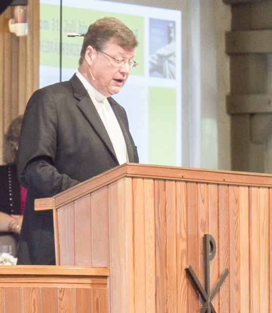 Hans-Jürgen Abromeit in der Bad Blankenburger Konferenzhalle