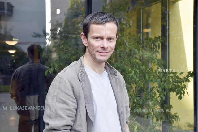 Norbert Kreis wollte Journalist werden, heute ist er als Geschäftsführer des Marthahauses in Halle ausgefüllt und zufrieden.