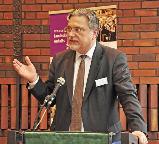 Kirchenpräsident Liebig bei der Herbsttagung der Landessynode der Ev. Landeskirche Anhalts in der Anhaltischen Diakonissenanstalt Dessau