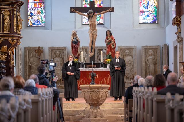 Superintendent und Pfarrer Stephan Köhler gestalteten die Liturgie.  | Foto: Paul-Philipp Braun 