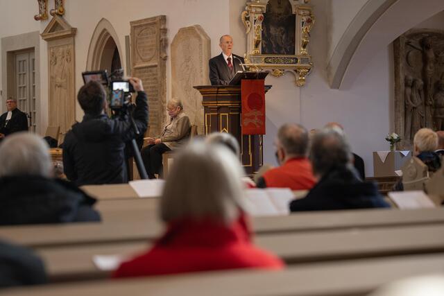 Alt-Landesbischof Christoph Kähler erinnerte in seinem Statement an die Geschichte der Landeskirche. | Foto: Paul-Philipp Braun 