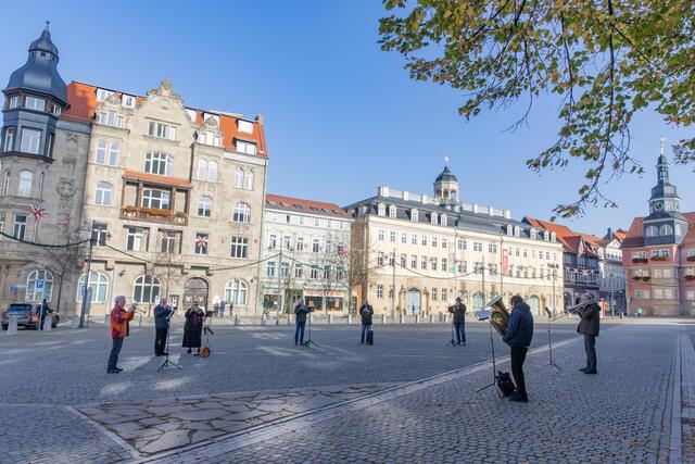 Der Eisenacher Posaunenchor spielte vor der Kirche kleine christliche Geburtstagsständchen. | Foto: Paul-Philipp Braun 