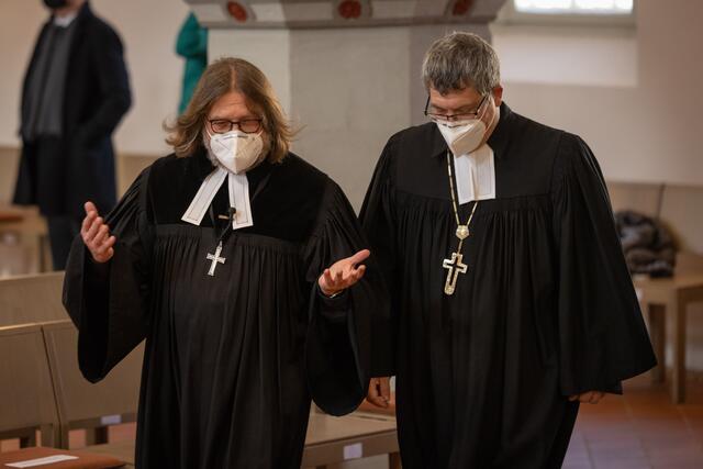 Superintendent Ralf-Peter Fuchs und Landesbischof Friedrich Kramer (re). | Foto: Paul-Philipp Braun 