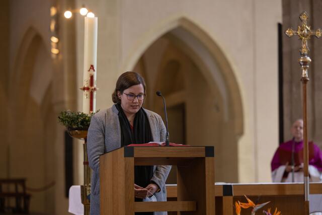 Julia Braband (Ex-EKM-Synodale) engagiert sich auch für den Kirchenbeitrag und sprach die Fürbitte. | Foto: Paul-Philipp Braun 