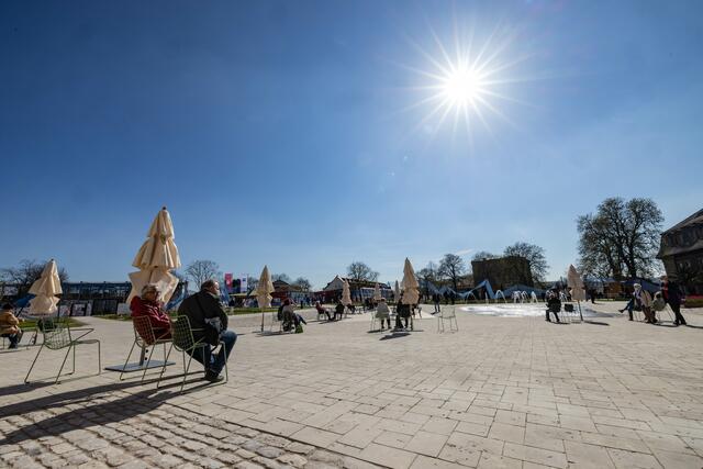 Bei bestem Wetter lud die Buga am Eröffnungsfreitag zum Entdecken und Erholen ein. | Foto: Paul-Philipp Braun 