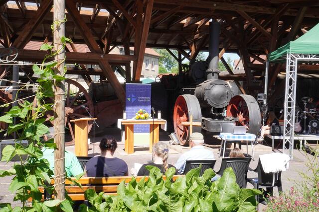 Altar inmitten der Ausstellungsfläche des Museums.