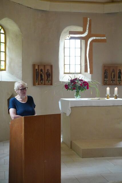 Gudrun Porzelle ist Gemeindepädagogin und Mitglied im Kirchengemeindeverband Biere/Eggersdorf. Sie erzählt von der wechselvollen Geschichte der kleinen, liebevoll restaurierten St.-Martini-Kirche in Eggersdorf.