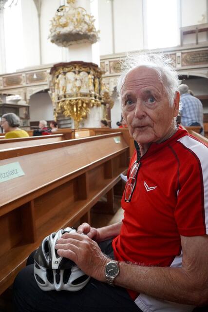 Der rüstige 86-jährige Jochen Laaß aus Schönebeck radelte in Profiausrüstung mit.
