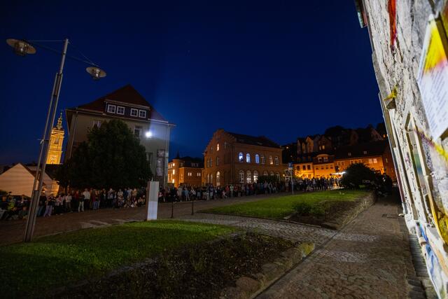 Mittels Projektor warf Philipp Geist die Lichtinstallationen an die Wand. | Foto: Paul-Philipp Braun 