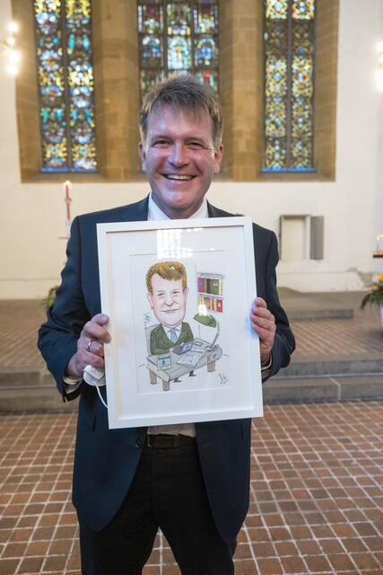 Kleines Geschenk, große Freude - und gut getroffen ist er auch. | Foto: Paul-Philipp Braun 