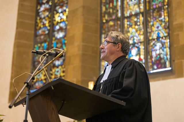 EKM-Landesbischof Friedrich Kramer gestaltete den Rahmen des Einführungsgottesdienstes. | Foto: Paul-Philipp Braun 