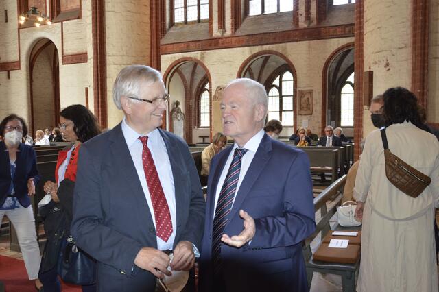Altbischof Axel Noack und Propst i.R. Hans Mikosch  | Foto: Willi Wild 