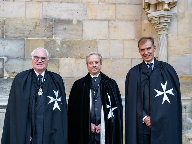 (v.l.) Altkommendator Martin von Gehren, SKH Herrenmeister Oskar Prinz von Preußen, Kommendator Carl-Albrecht Bartmer | Foto: Matthias Frank Schmidt 