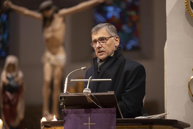 Der Landrat des Wartburgkreises, Reinhard Krebs (CDU), bedankte sich im Namen der Landräte und der Eisenacher Oberbürgermeisterin. | Foto: Paul-Philipp Braun 