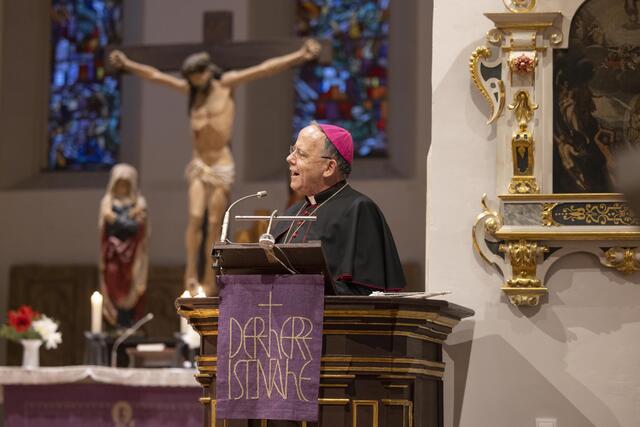 Am Gottesdienst nahm der katholische Bischof Ulrich Neymeyr teil. | Foto: Paul-Philipp Braun 