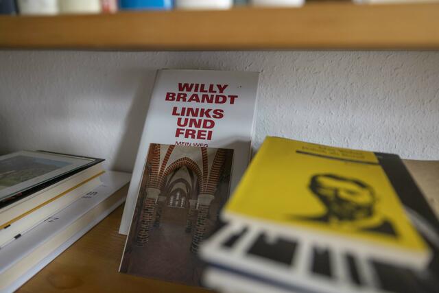 Willy Brandt und Max Weber: Auch sie finden in Schorlemmers Sammlung zueinander. | Foto: Paul-Philipp Braun 