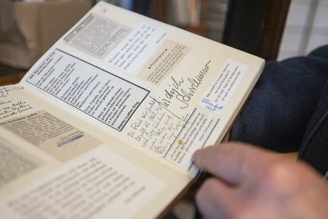 Was bleiben wird: Mehr als 200 Regalmeter gehen als Vorlass ins Archiv. Darunter zahlreiche Tagebücher, Urkunden und Gedankensammlungen. Die Katalogisierung wird Jahre brauchen. | Foto: Paul-Philipp Braun 