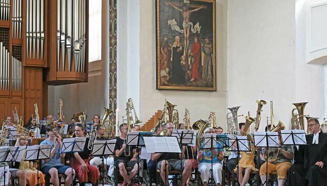 Bläserinnen und Bläser beim Festgottesdienst zum Landesposaunenfest am 19. Juni in der Dessauer Johanniskirche. | Foto: Johannes Killyen / Landeskirche Anhalts